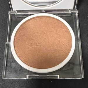 RMS Madeira Luminizing Powder bronzer